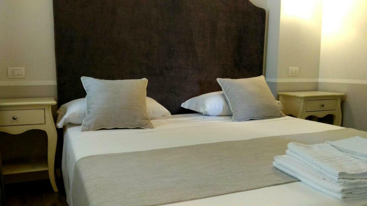 فندق غرف سبانوي كاستلْنْيوفو ديل غارد المظهر الخارجي الصورة